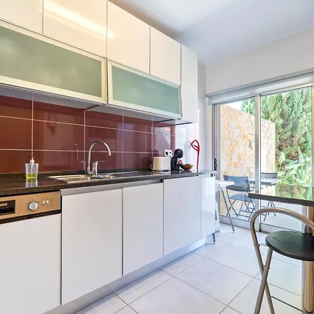 Avec Terrasse Et Acces A La Piscine A - Pt-1-50 Apartman