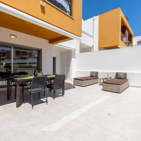 Avec Terrasse Et Acces A La Piscine A - Pt-1-50